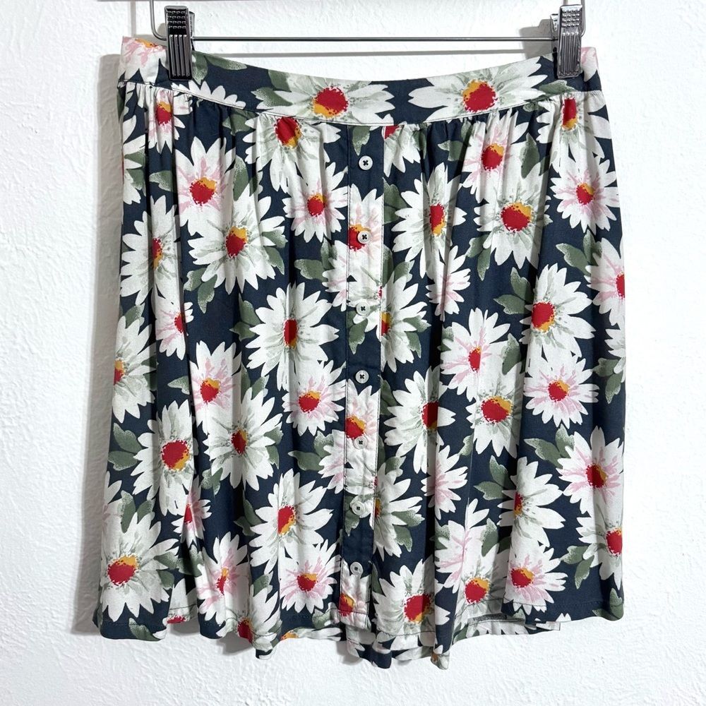 Hollister daisy print circle mini skirt with buttons, navy blue & white, size M